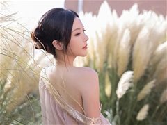 秀人女神鱼子酱Fish薄纱连衣裙芦苇旁美妙胴体迷人